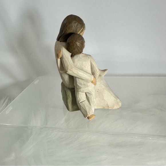 Willow Tree “Quietly” Figurine - Picture 4 of 7